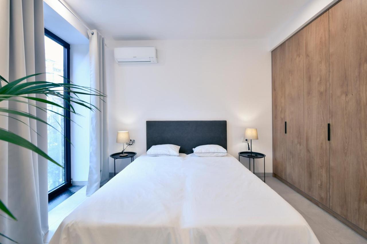 Collective Urban Villa In Tirana Bagian luar foto