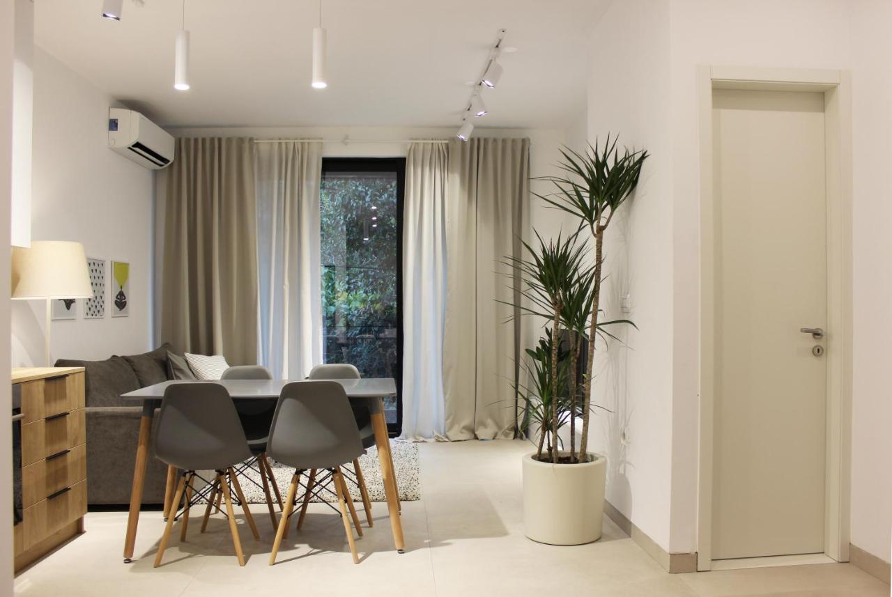Collective Urban Villa In Tirana Bagian luar foto